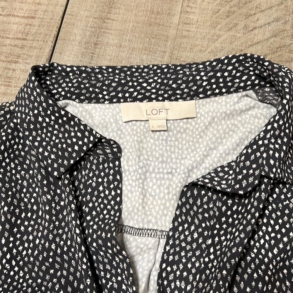 Ann Taylor Loft Size L geometric print black and white Blouse - Picture 3 of 7